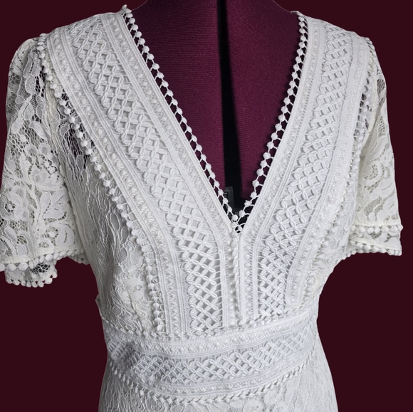 ELIZA J Ivory White Lace V-Neck Flutter Sleeve Fit & Flare Dress Size 8 Bridal - Picture 6 of 9